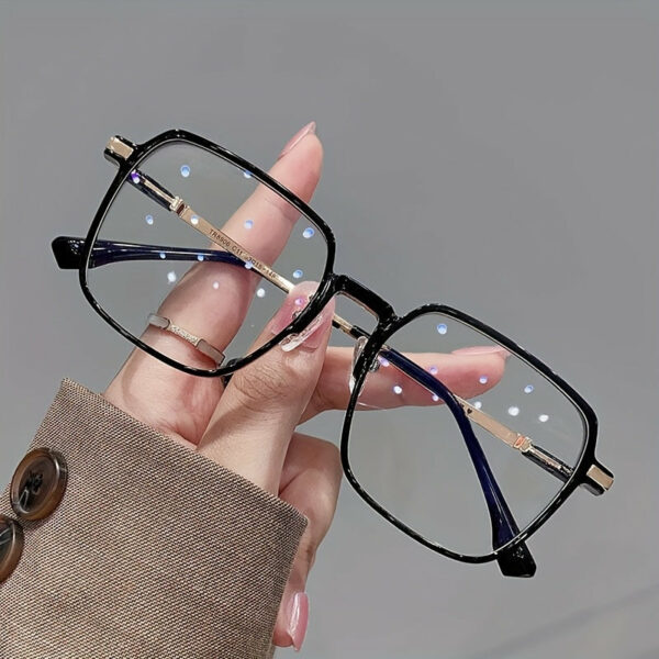 Ultra-Thin Clear Plastic Frames for Gender-Neutral Chic Glasses - Image 4