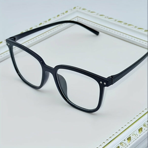 Visually Comfortable, Cyberpunk Style Square Blue Blocking Glasses - Oval Full Frame, Lightweight PC Material, Suitable for Use On Computers, Televisions, And Mobile Phones